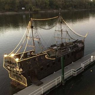 Gusarska ladja na reki Mississippi