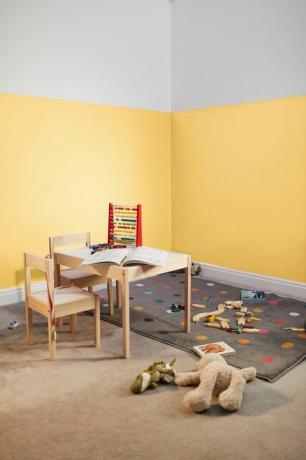 rumene stene v otroški spalnici barva je 'mehka fokus' po valsparju