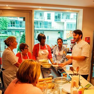 Enodnevni mojstrski tečaj peke pri Cake Boyu