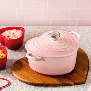 Le Creuset litoželezna enolončnica s srčki