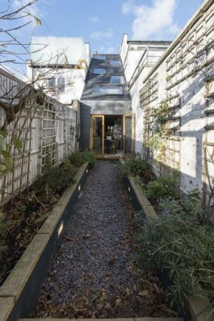 193 St Johns Hill - Slim House - London - vrt - Savills