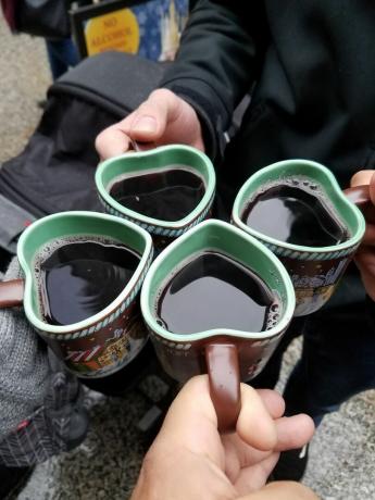 uživanje v glühweinu na christkindlmarket chicago