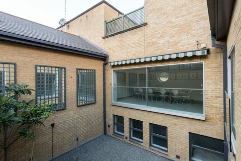 4-posteljna vrstna hiša na prodaj 2.600.000 funtov, Warriner Gardens, London SW11