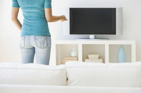 Ženska izklopi televizijo