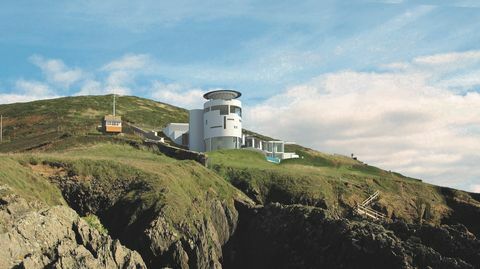 svetilnik grand designs, edward short, chesil cliff house za prodajo v croyde north devon