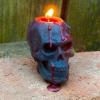 Ta grozljiva lobanjska sveča 'Krvavi', ko se topi, zato bi vam lahko dala nočne more