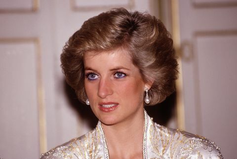 Diana princesa od Walesa na večerji, ki jo je predsednik Mitterand priredil v Elizejski palači v Parizu