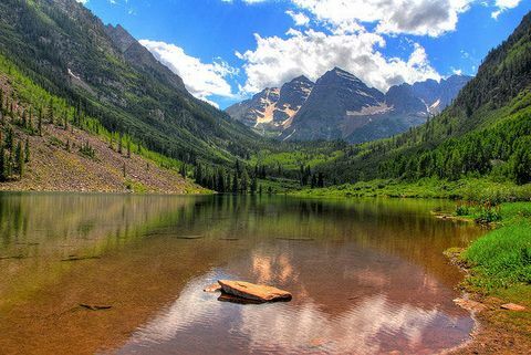 čudovite jesenske pokrajine: maronski zvonovi, aspen, kolorado