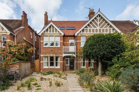 Dvojna hiša na prodaj v Oxfordu