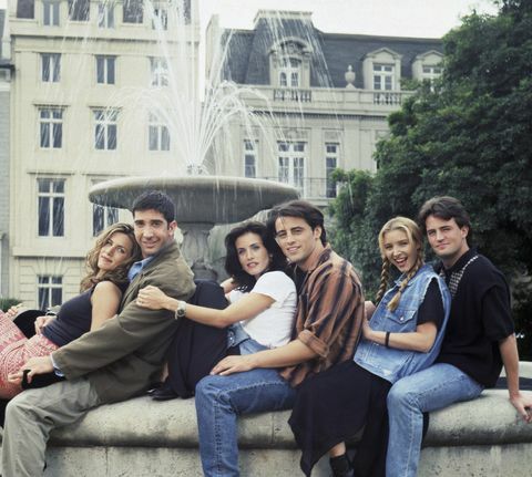 prijatelji sezona 1 na sliki l r Jennifer Aniston kot Rachel Green, David Schwimmer kot Ross Geller, Courteney Cox kot Monica Geller, Mat Leblanc kot Joey tribbiani, lisa kudrow kot phoebe buffay, matthew perry kot chandler bing fotografija reisig taylornbcu fotografija banknbcuniversal preko getty slike preko getty slike