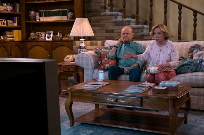 tista oddaja iz 90-ih prikazuje l to r kurtwood smith kot red forman, debra jo rupp kot kitty forman v 104. epizodi te oddaje iz 90-ih cr patrick wymorenetflix © 2022