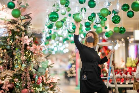 john lewis oxford street pic prikazuje letošnjo božično trgovino john lewis, ki se pripravlja na otvoritev v petek, 25. septembra 20