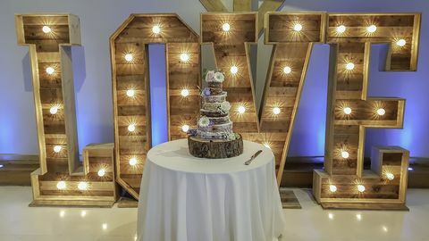 Polovna poročna torta