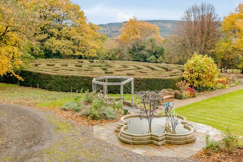 Hiša s 6 spalnicami na prodaj v Chepstowu, Monmouthshire z labirintom