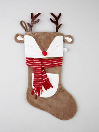 Severni jelen z božično nogavico iz rogovja