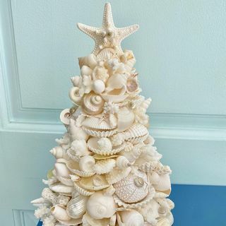 Božično drevo bele školjke