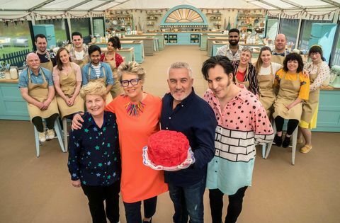 The Great British Bake Off (2018) Talent Specials: - Voditelji: Noel Fielding, Sandi Toksvig in sodnik Paul Hollywood, Prue Leith s tekmovalci.