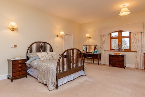 Hiša s 6 spalnicami na prodaj v Chepstowu, Monmouthshire z labirintom