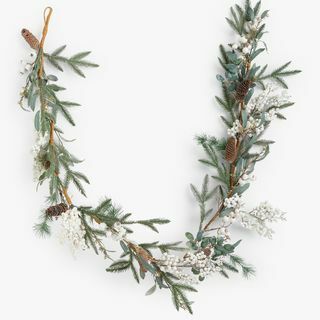 Winter Fayre Pine and Mistletoe Girlland