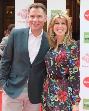 london, združeno kraljestvo 20190313 richard arnold in kate garraway pri prinčevem trustu tk maxx in homesense praznovanje nagrad za uspeh na londonskem paladiju fotografija keitha mayhewsopa imageslightrocket preko getty images