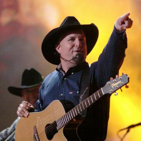 garth brooks dobro nastopa kavboj med 39. podelitvijo nagrad cma garth brooks nastopa na kvadratnih kvadratnih mestih v kvadratnih kvadratkih v new york cityju, new york, ameriška fotografija j kempinfilmmagic