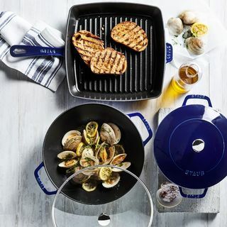 Staub 4 1/2-Qt. Emajlirana popolna posoda