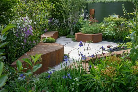 chelsea flower show 2022 bbc studios naš zeleni planet rhs čebelji vrt zasnoval joe swift