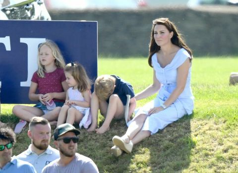 Princ George in princesa Charlotte Igrata se s Kate Middleton