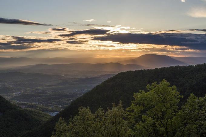 sončni zahod, viden s parka Blue ridge v dolini Shenandoah v Virginiji, ZDA