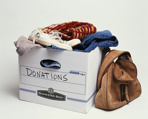 Donacijska škatla oblačil in osebnih predmetov