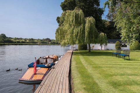 Toad Hall - Riversdale - Bourne End - vrt - Savills