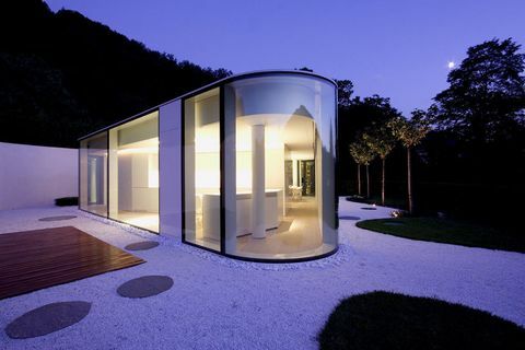 Steklena vila v Švici, ki jo je zasnoval znani milanski arhitekt Jacopo Mascheroni