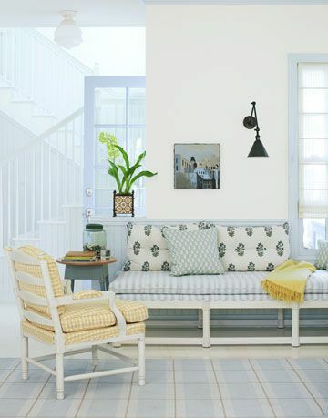 modra bela in rumena dnevna soba s skandinavskim slogom