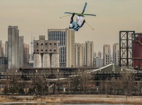 Nicholas Goepper iz ekipe Združenih držav Amerike izvede trik