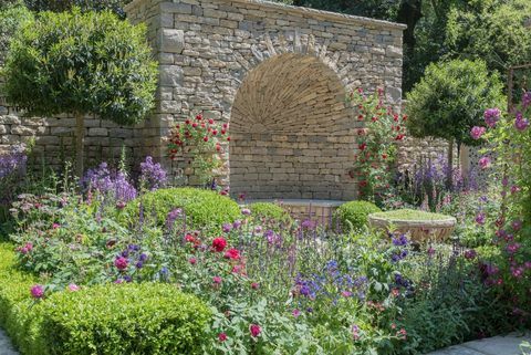 The Claims Guys: Zelo angleški vrt, ki ga je zasnoval Janine Crimmins - Artisan garden - Chelsea Flower Show 2018