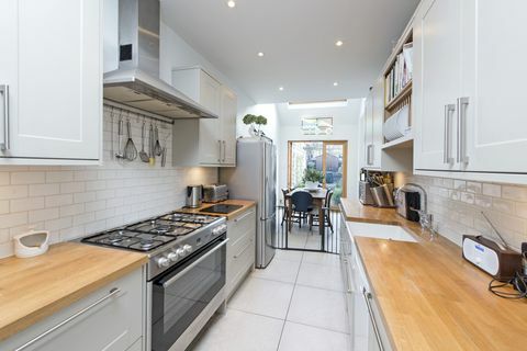 193 St Johns Hill - The Slim House - London - kuhinja - Savills