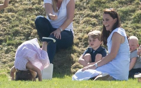 Princ George in princesa Charlotte Igrata se s Kate Middleton