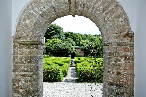 Dvorec Ranscombe Manor, osemsobna graščina z vrtnim labirintom v Kingsbridgeu, Devon