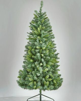 6ft božično drevo, ki prihrani prostor