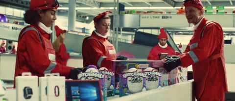 Argos božični oglas 2017 - elf pakiranje