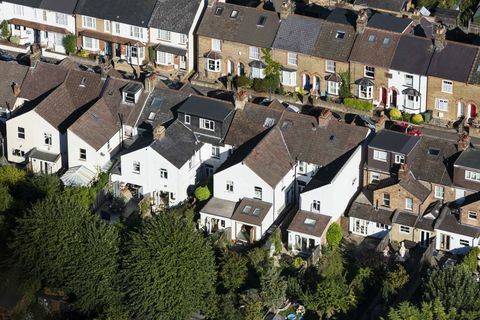 Pogled iz zraka na severno londonske hiše