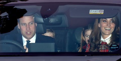 Kraljevska družina se udeleži božičnega kosila v Buckinghamski palači