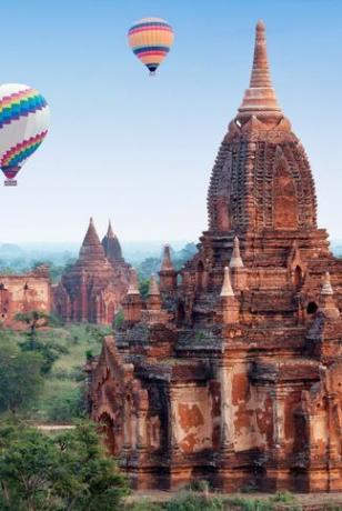 baloni na vroč zrak, ki letijo nad baganom, divizija Mandalay, Mjanmar