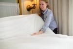 Kako narediti posteljo kot hotelska gospodinja