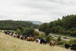 Fotografije prikazujejo čustveno zadnje potovanje kraljice Elizabete po Škotski z na desetine konj