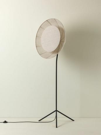 Orcia - stoječa talna svetilka s trinožnim difuzorjem