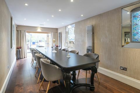 Družinska hiša v Londonu Lesley Clarke, soustanoviteljice generalnega direktorja Nickyja Clarka po vsem svetu, je na prodaj