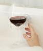 SipCaddy vam omogoča, da pijete vino v prhi