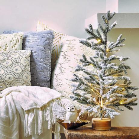 Božično drevo LED jelke, posuto s snegom
