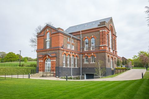 Pump House - Hadley Road - Enfield - vrt - Martyn Gerrard